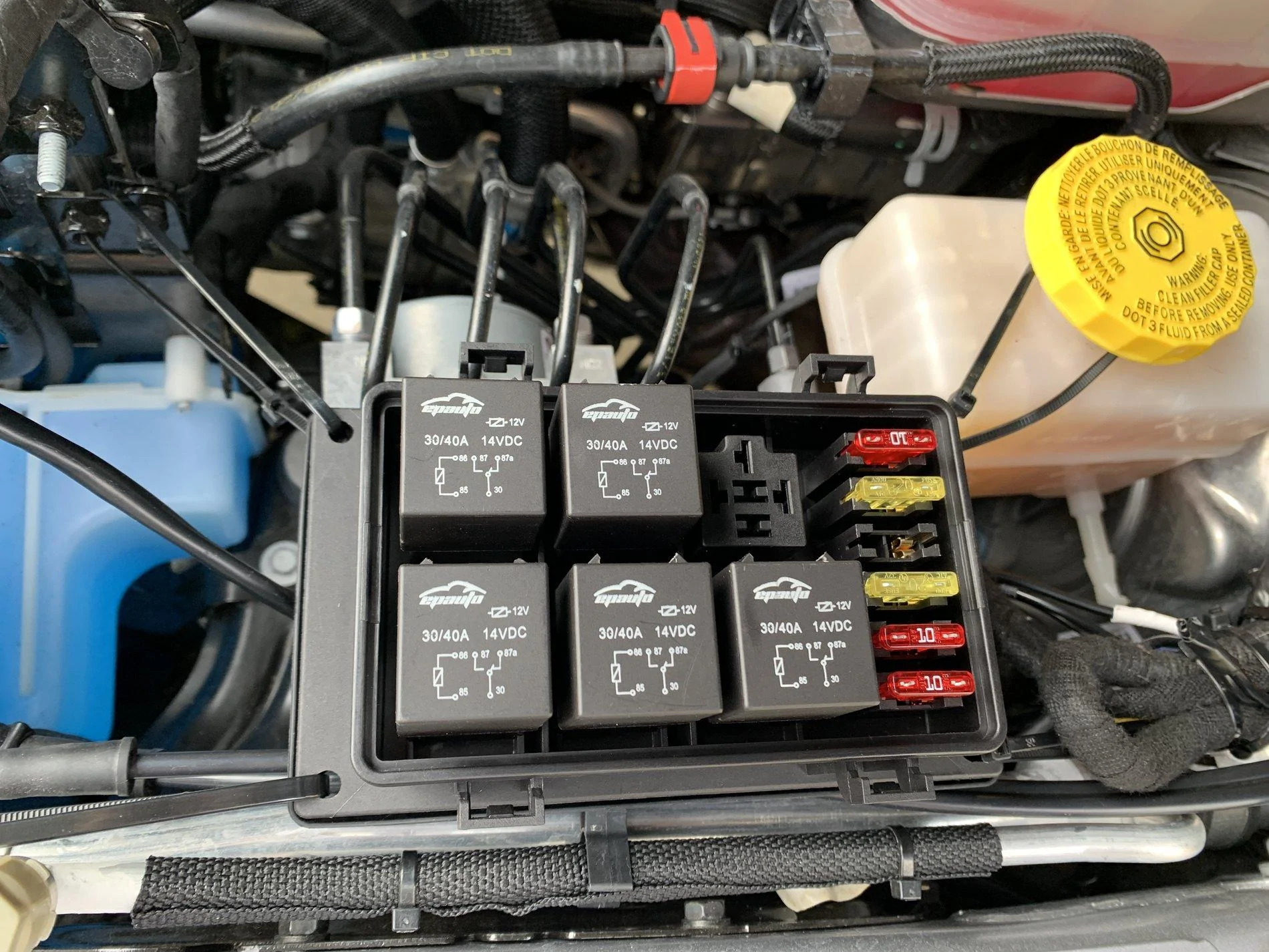 Jeep Wrangler JL Ideas for cleaner wiring 44516533-910B-4A3F-9533-86C269CD8B21
