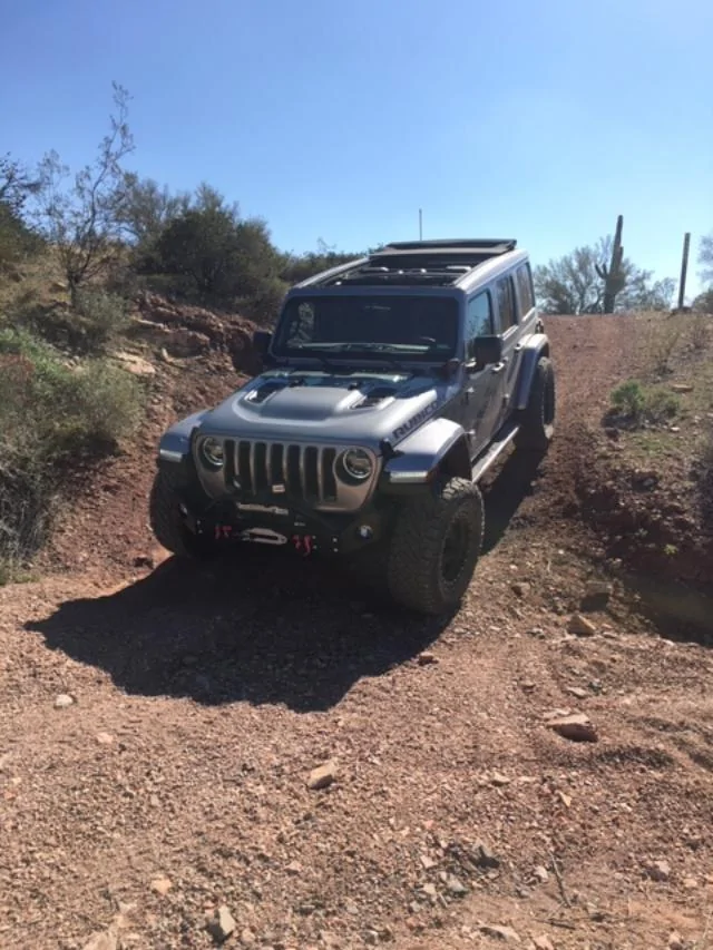 Jeep Wrangler JL One-Touch Roof Not Removable? Front hill B