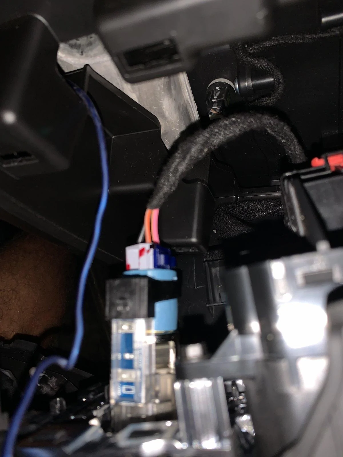 Jeep Wrangler JL Adding an Aftermarket Amp(s) imag