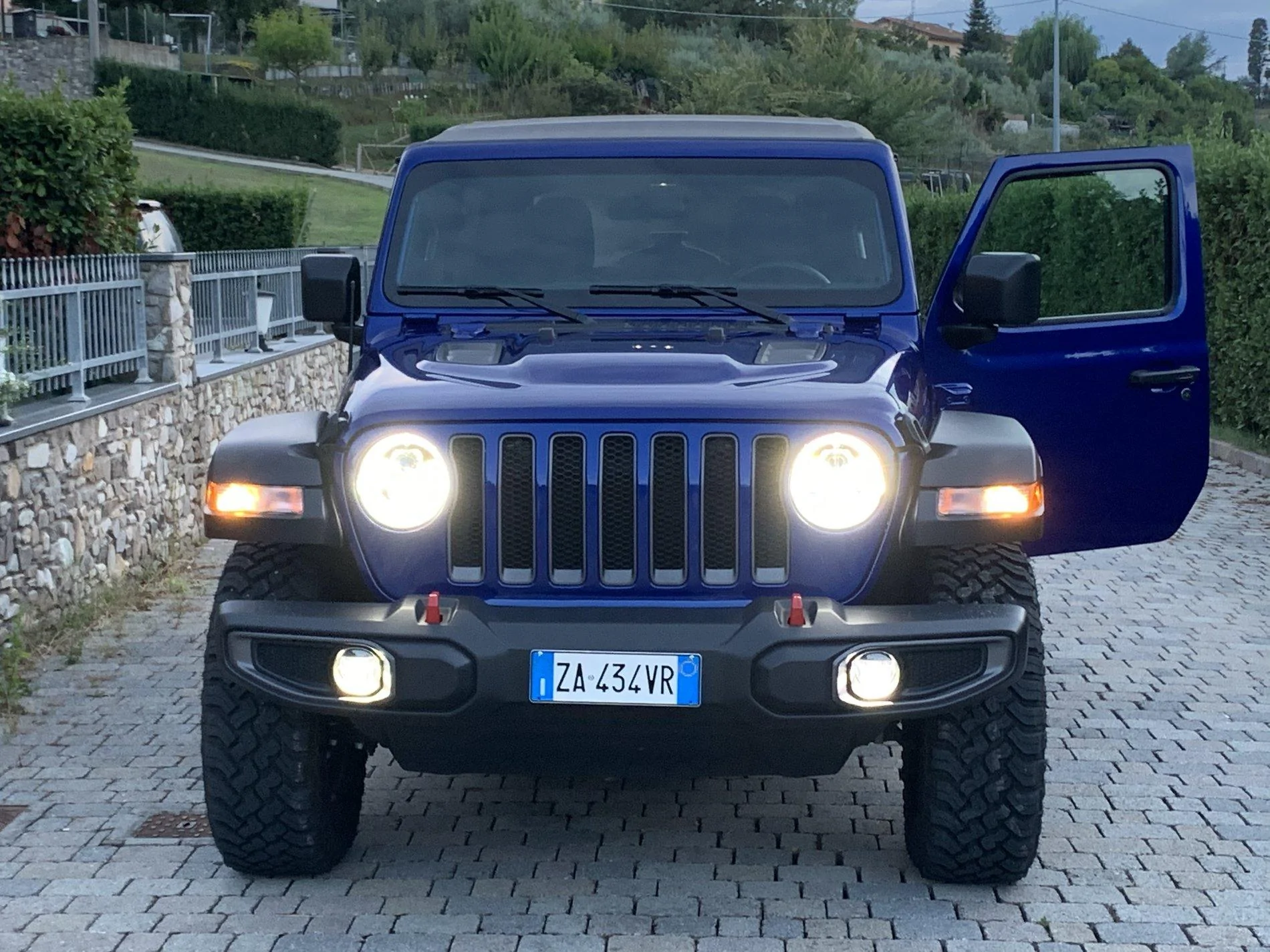 Jeep Wrangler JL KIWI Master 9" JL LED LIghts 51EF1AEE-0DF0-497A-A276-E137A8652D29