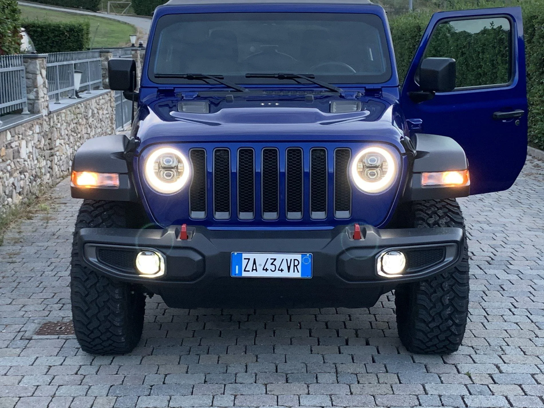 Jeep Wrangler JL KIWI Master 9" JL LED LIghts 9A1EC69B-C8E0-4BBA-8D2F-16D7FDCBD401
