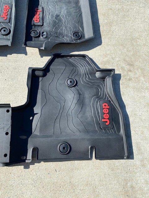 Jeep Wrangler JL Mopar Floor Mats $100 IMG_8454