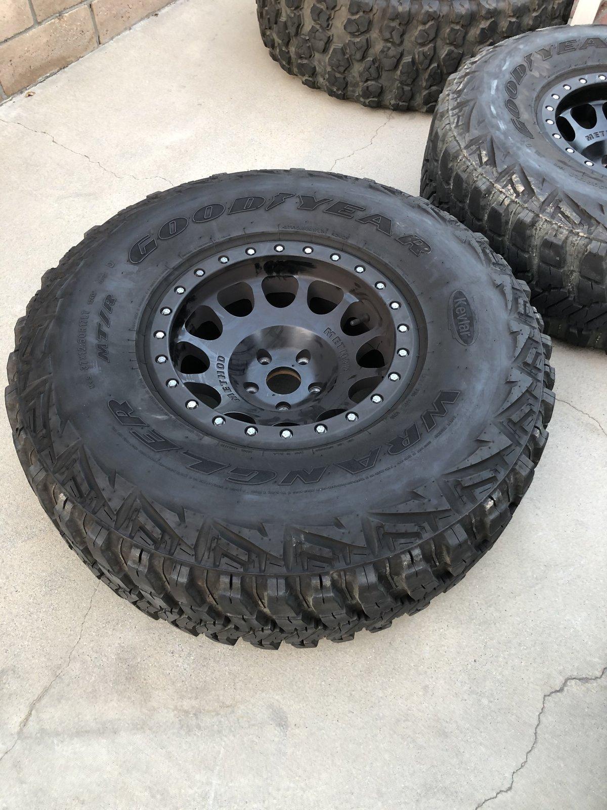 Jeep Wrangler JL Method 105 Beadlocks with 37" MT/R Tires CE654821-2ED6-40D1-9809-FB193154C326