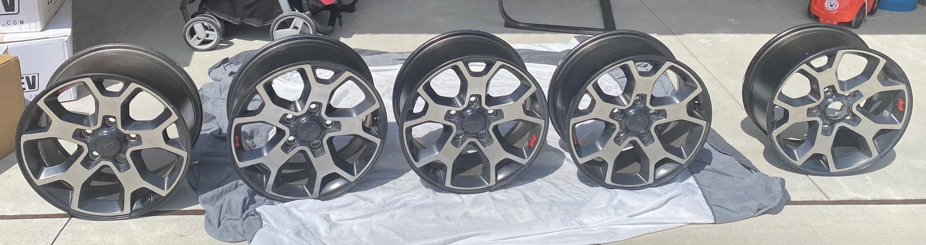 Jeep Wrangler JL JL Stock Wheels 32E9FC4B-5246-4A92-AD6C-C995F7D180B2