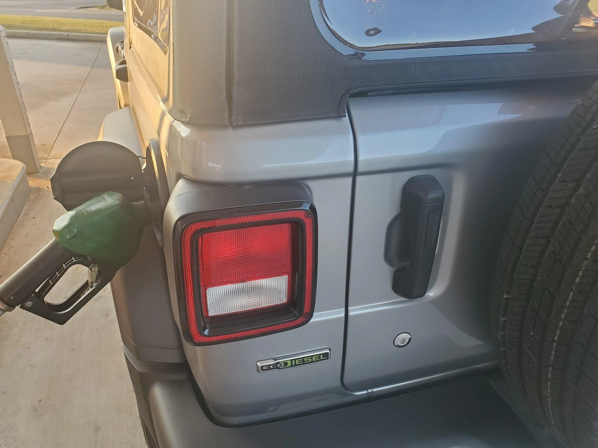 Jeep Wrangler JL Tailgate Key Lock Missing 20200927_180304