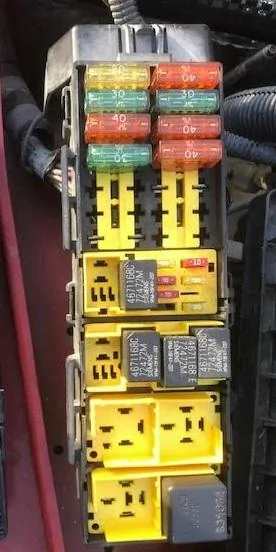 Jeep Wrangler JL Unknown electric plug fusebox