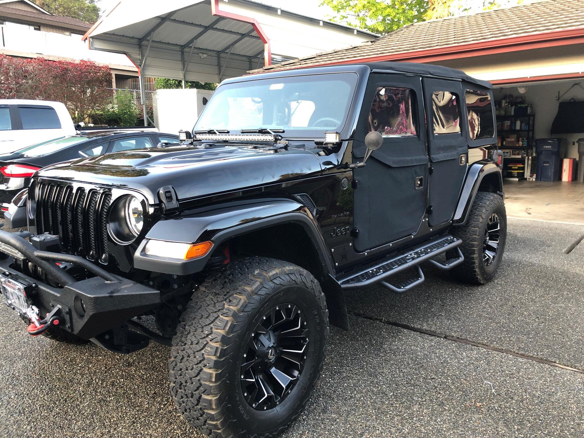Jeep Wrangler JL Roam sidestep Rust Jeep doors 1