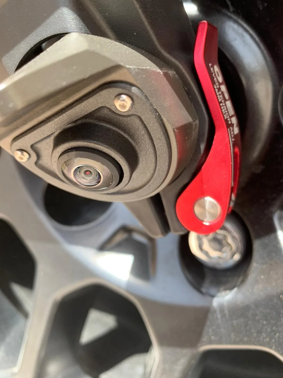Jeep Wrangler JL Wires found in tailgate BB6F4868-AEBD-42ED-ABE9-D5995CE712B7