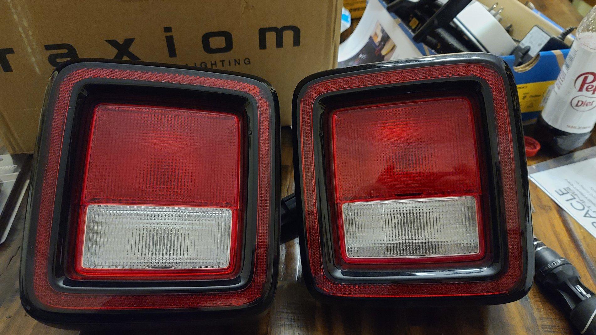 Jeep Wrangler JL Mopar Halogen Taillights 20201001_195802