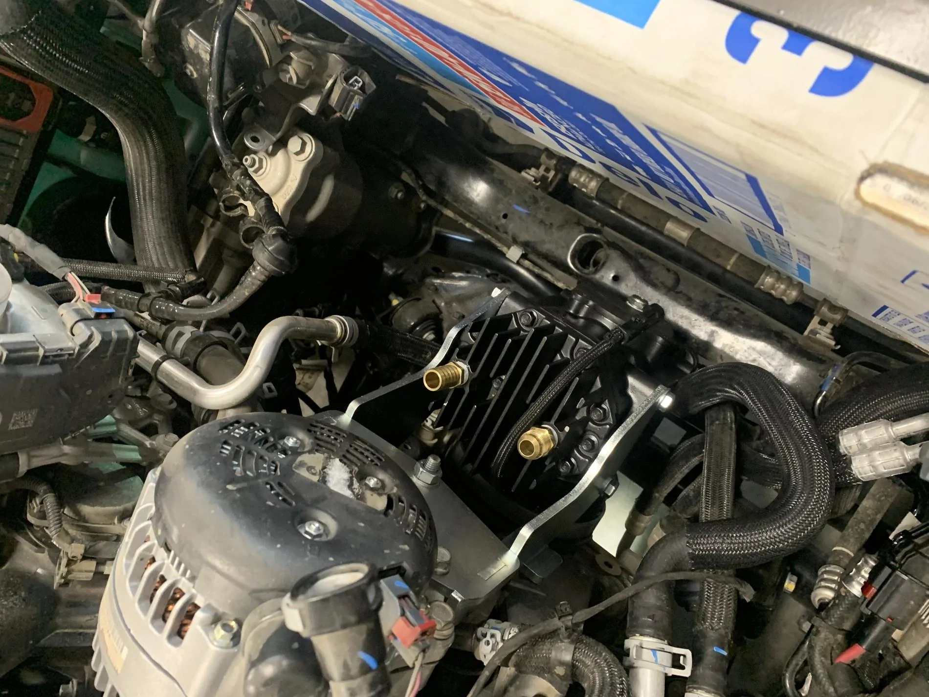 Jeep Wrangler JL ORO York Air Compressor install 1FF508AA83E342A4BDAB