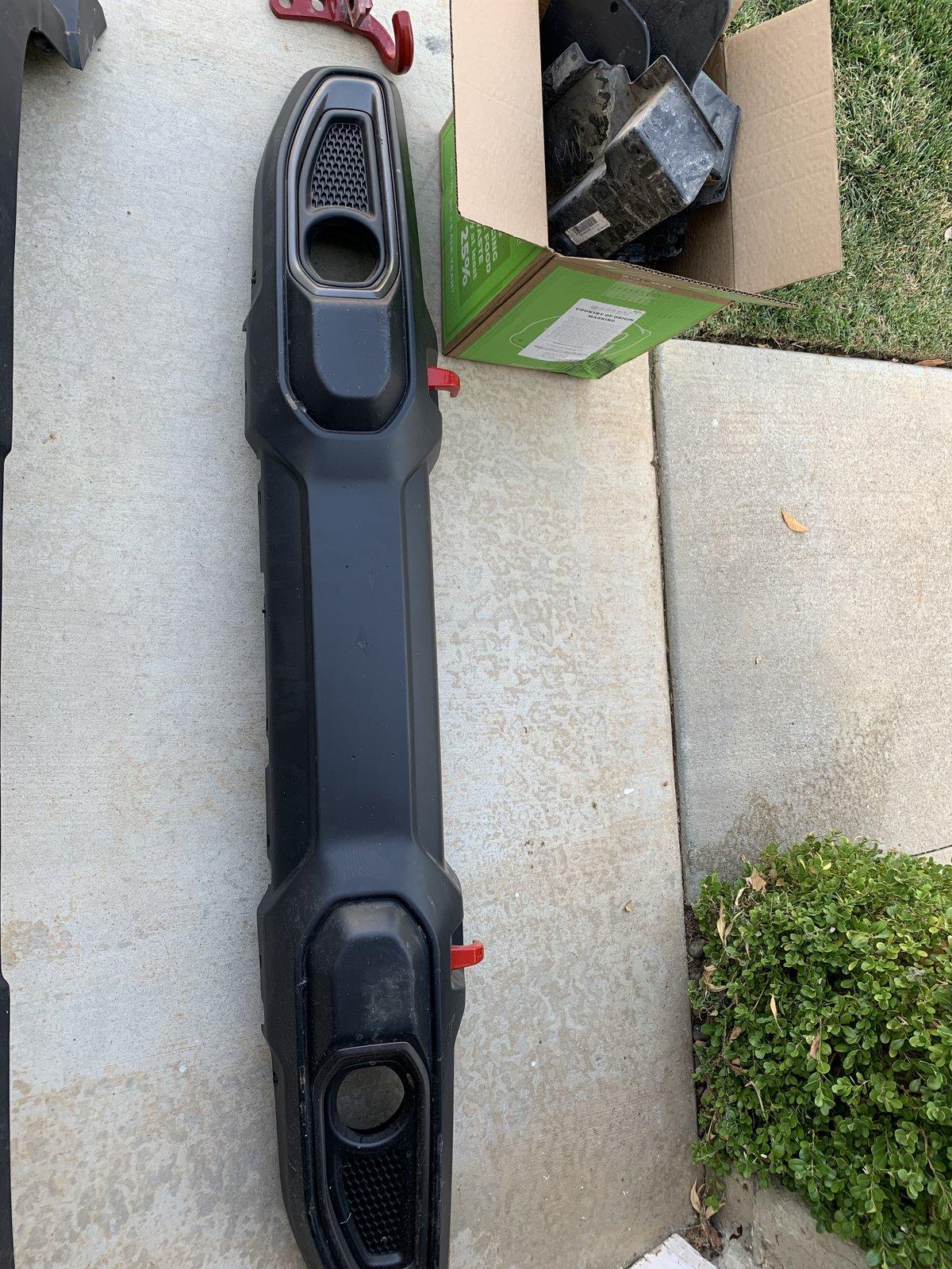 Jeep Wrangler JL 2020 Rubicon front & back bumper 939BD2D8-E89C-45F5-8B41-EBF0962C80F2
