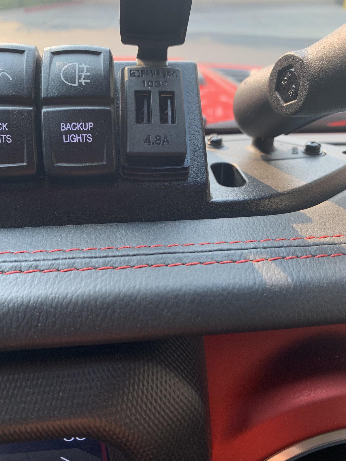 Jeep Wrangler JL 2021 Adds Two Additional USB Ports? unnamed