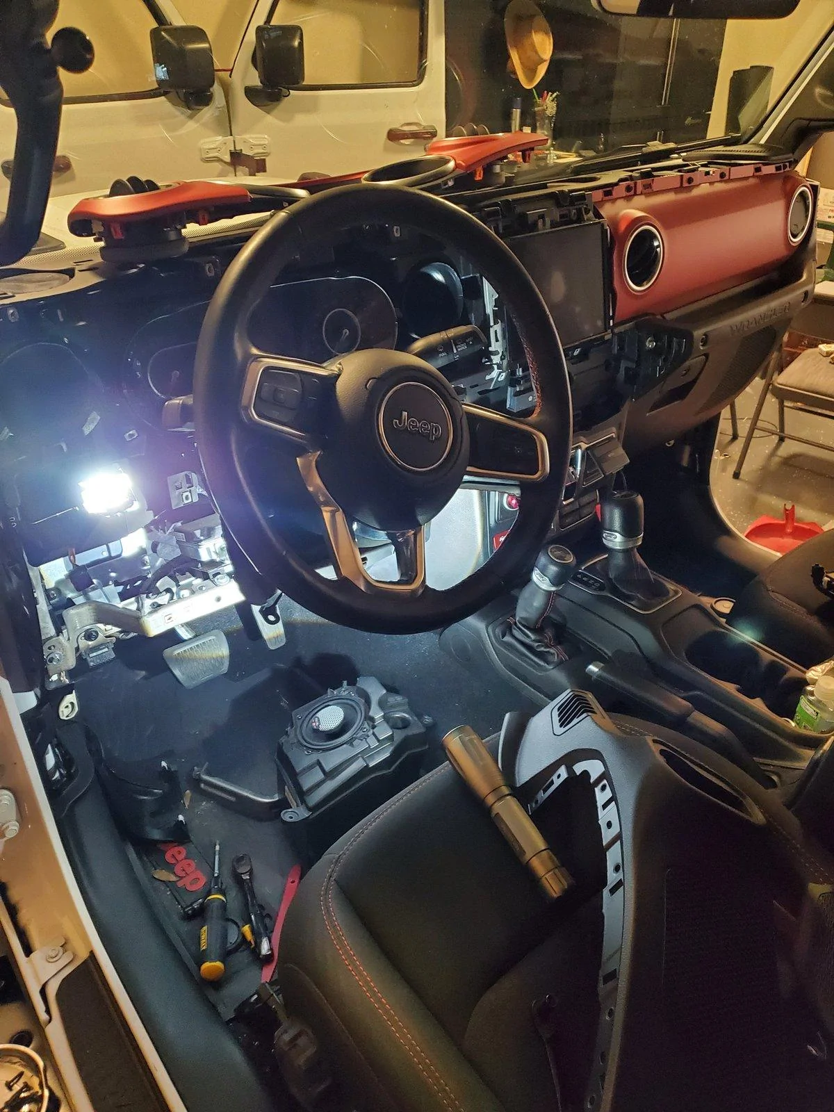 Jeep Wrangler JL Adding an Aftermarket Amp(s) 20201003_221531