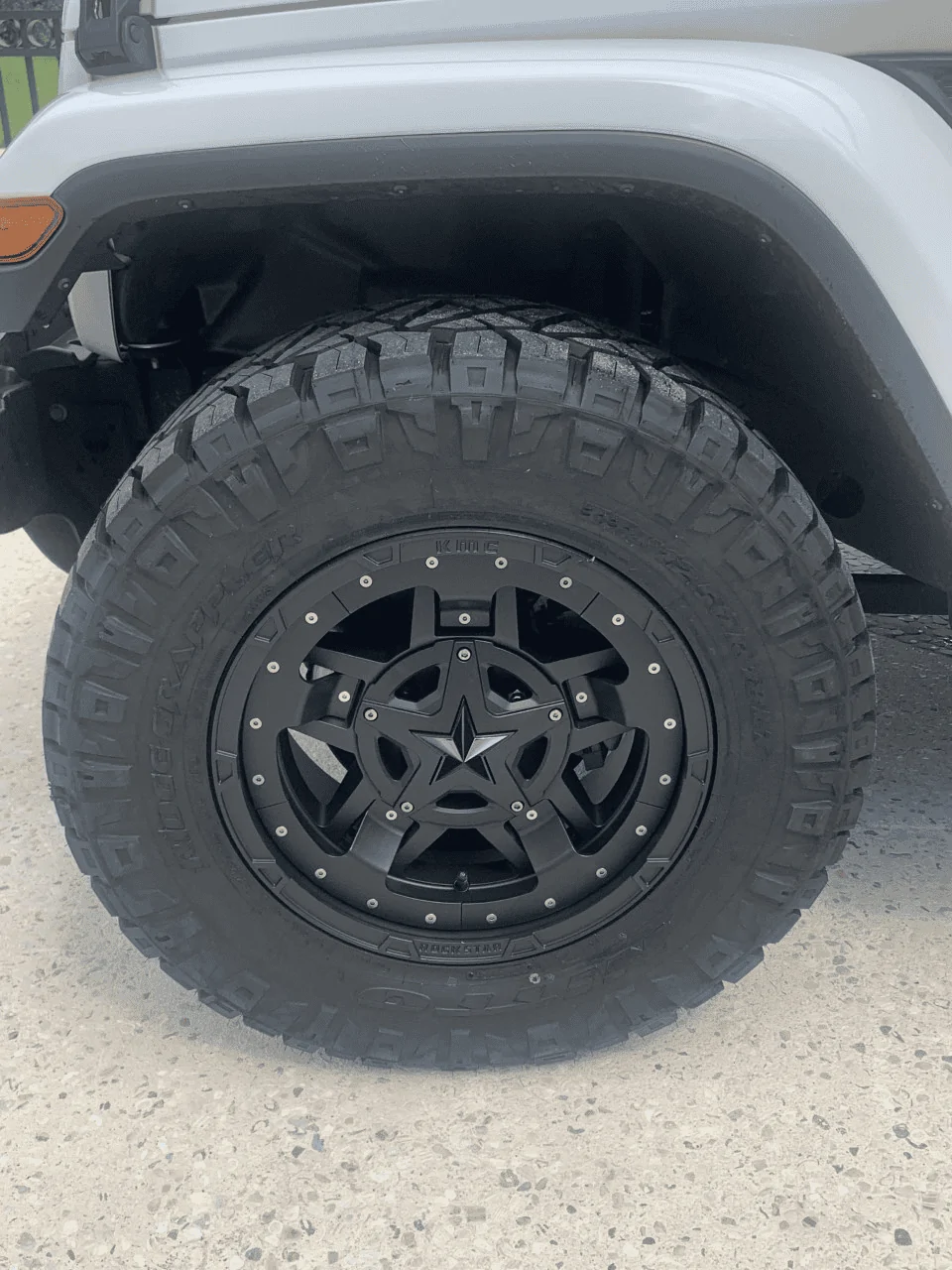 Jeep Wrangler JL Which Wheel Locks tire 3