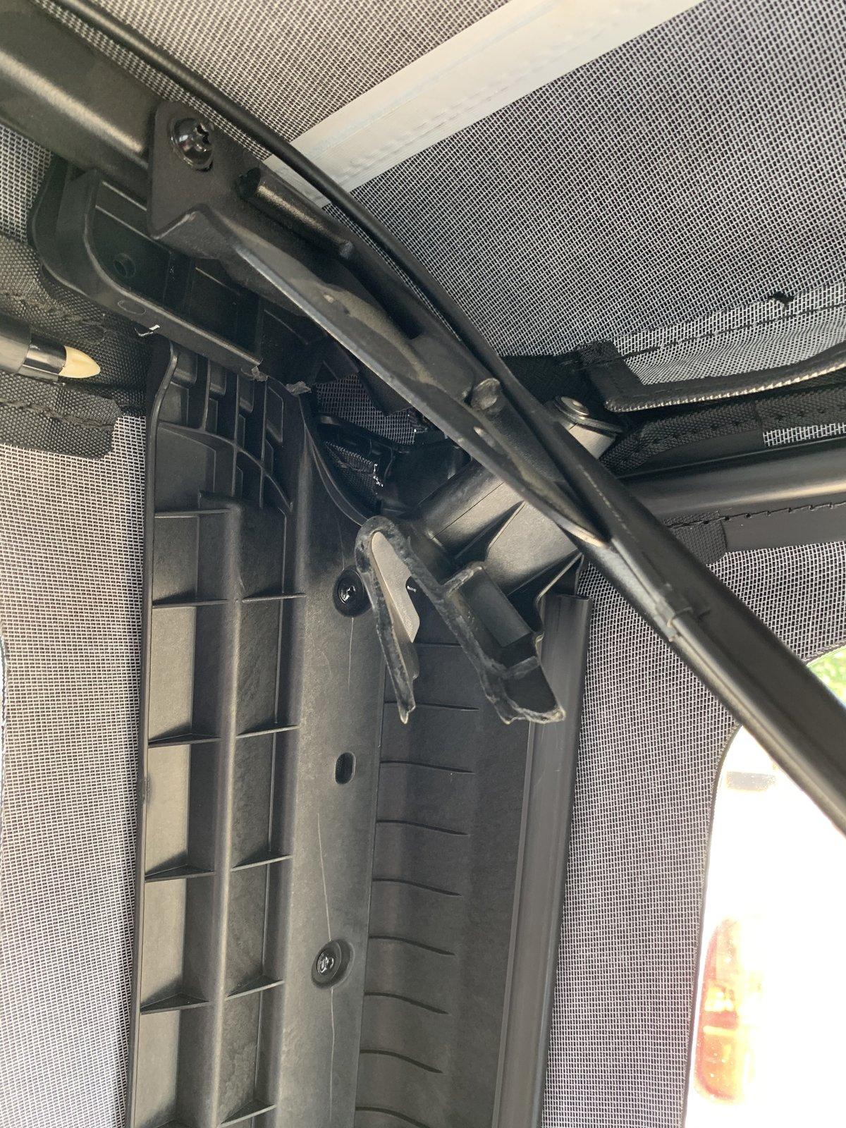 Jeep Wrangler JL Broken soft top back driver side top corner C7949E05-5024-4072-9391-A2496C55241F