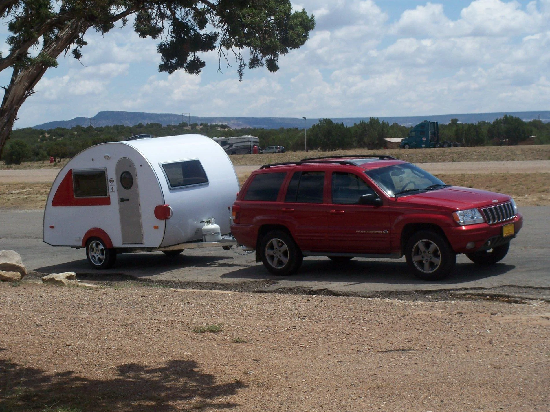 Jeep Wrangler JL JL towing RV experience. TAB and J