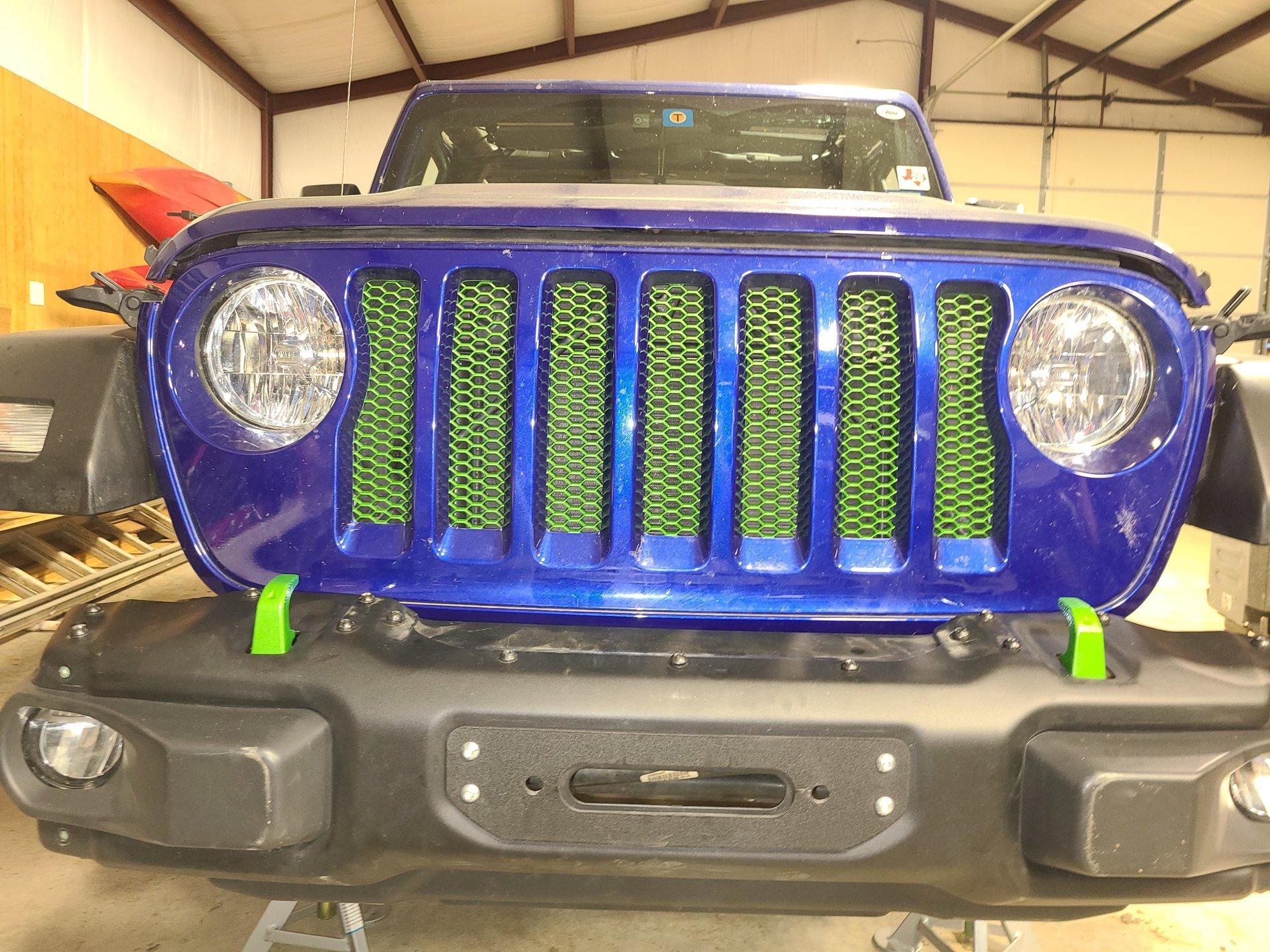 Jeep Wrangler JL Painting the grill 20200601_204752