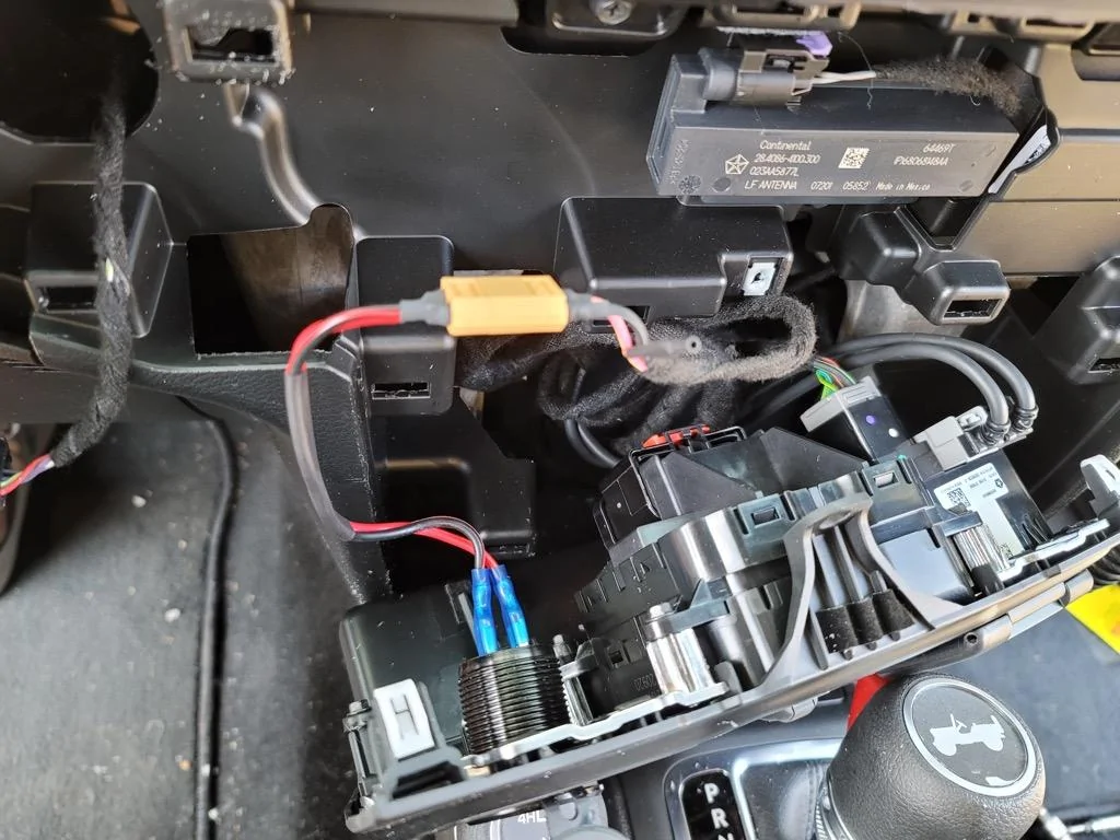 Jeep Wrangler JL Adding USB Ports 20201017_161555