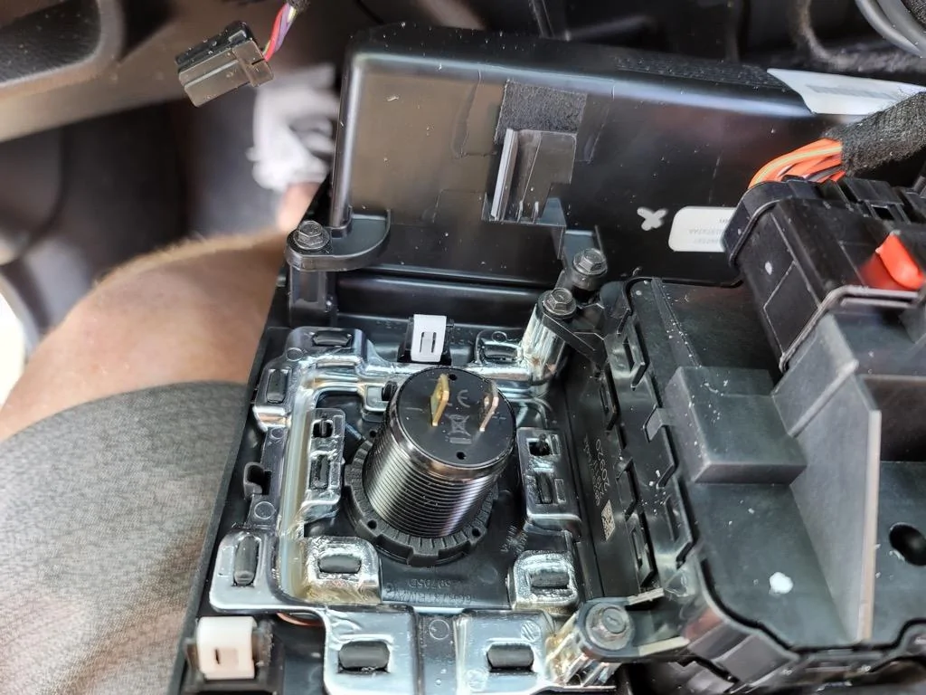 Jeep Wrangler JL Adding USB Ports 20201017_153652