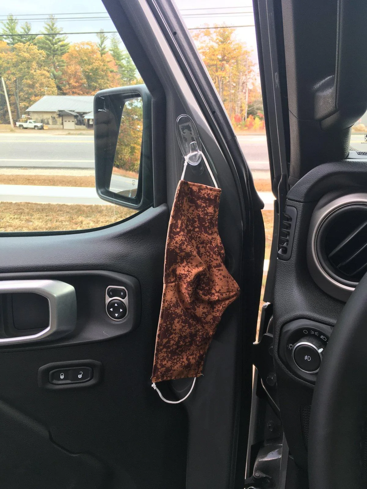 Jeep Wrangler JL WuHu Flu mask hanger IMG_8155