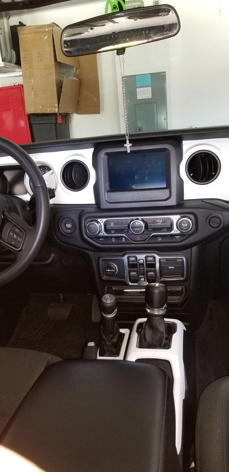 Jeep Wrangler JL WTS: 7.0 Uconnect with Bezel/Unlock Code and Protector 20200508_133554