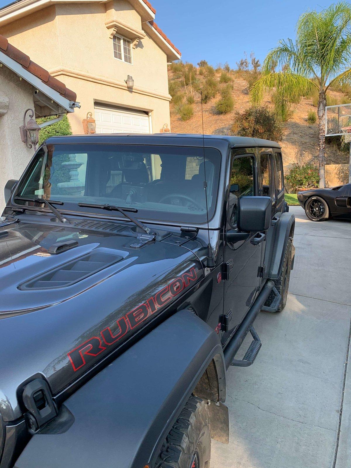 Jeep Wrangler JL New CB/GMRS/HAM Front-Mount Antenna Bracket IMG_7628