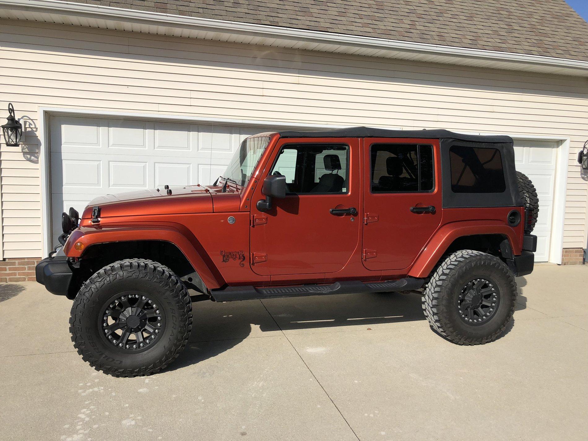 Jeep Wrangler JL Brand New and Going Up! C3343694-861F-4601-93D1-7B25F7A02861