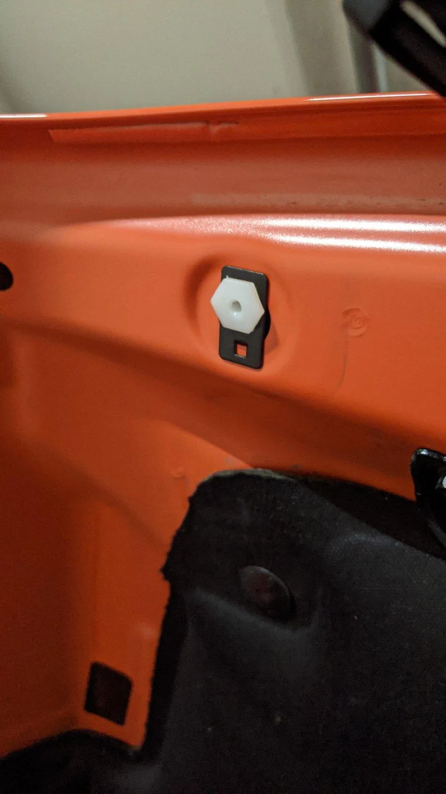 Jeep Wrangler JL Help: Hood clip replacement PXL_20201029_001016339
