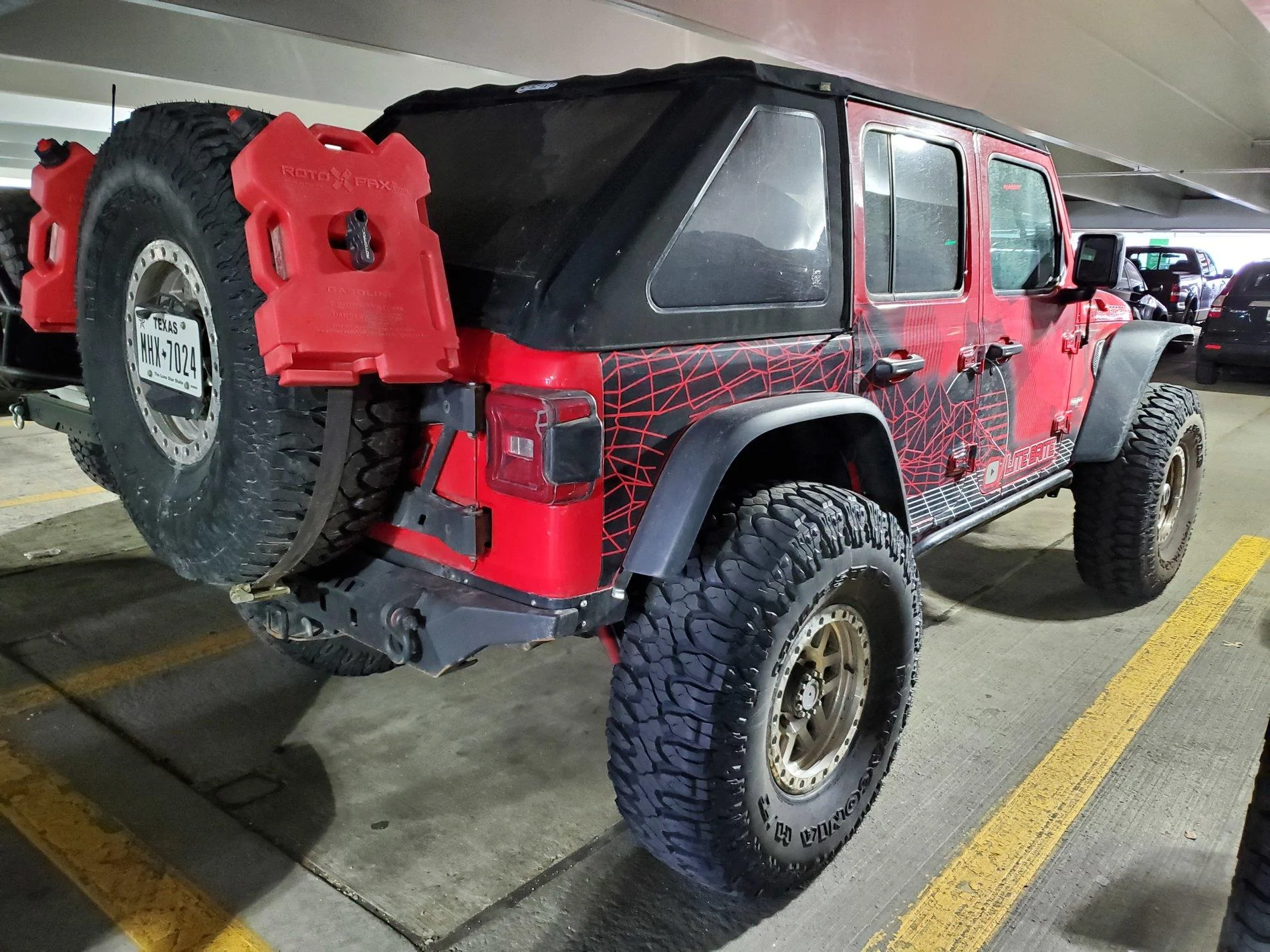 Jeep Wrangler JL Spare / Gas Can Mounting Question 20191215_124140