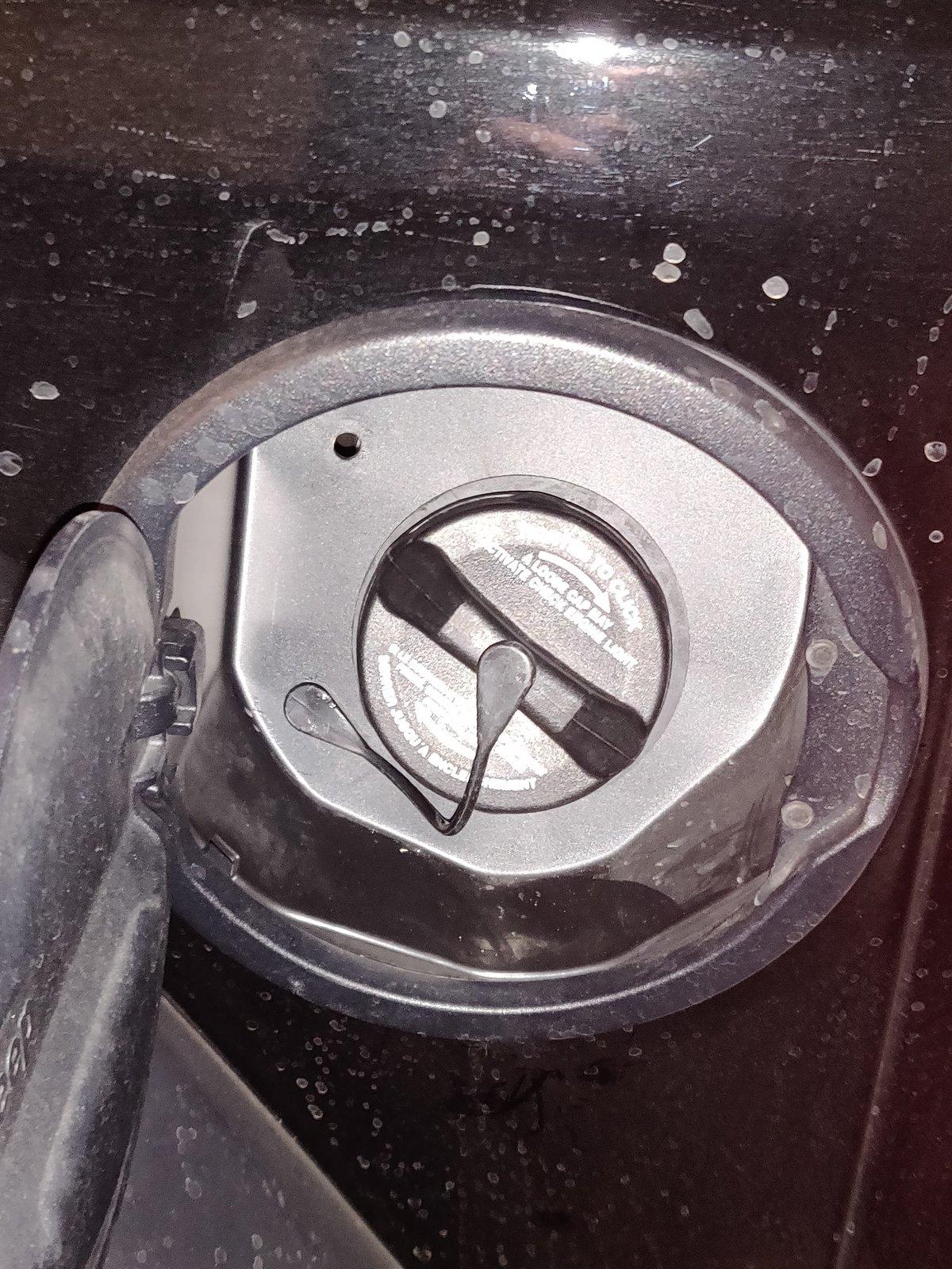 Jeep Wrangler JL Gas cap tether too short? IMG_20201030_203942