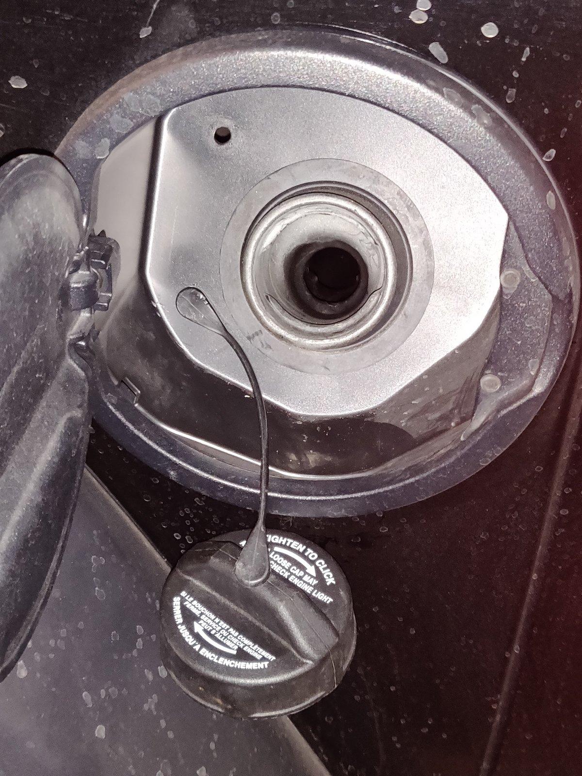 Jeep Wrangler JL Gas cap tether too short? IMG_20201030_204006