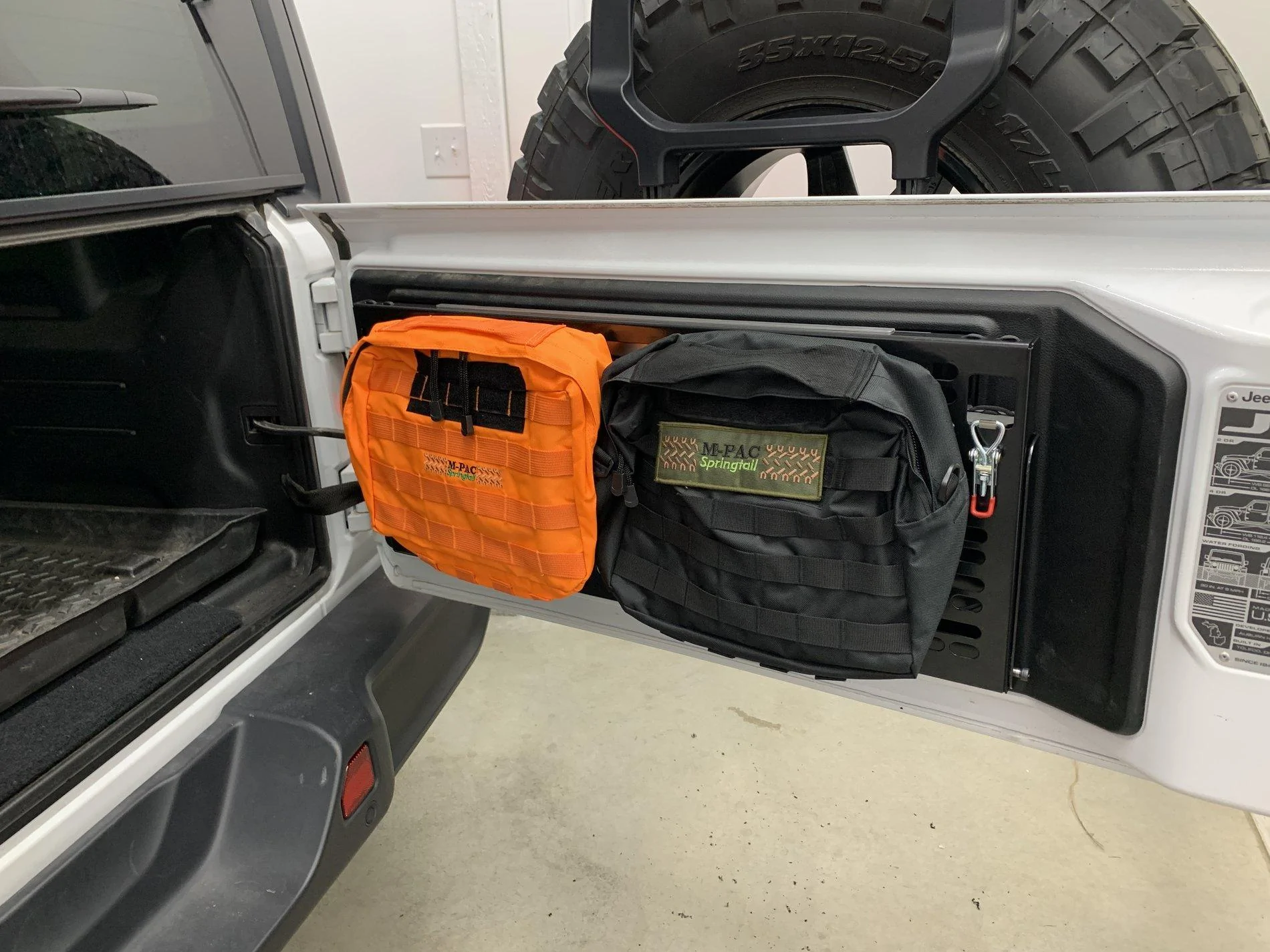 Jeep Wrangler JL Springtail folding tailgate table 1AB2F111-4334-4651-847B-BB4E94C8F033