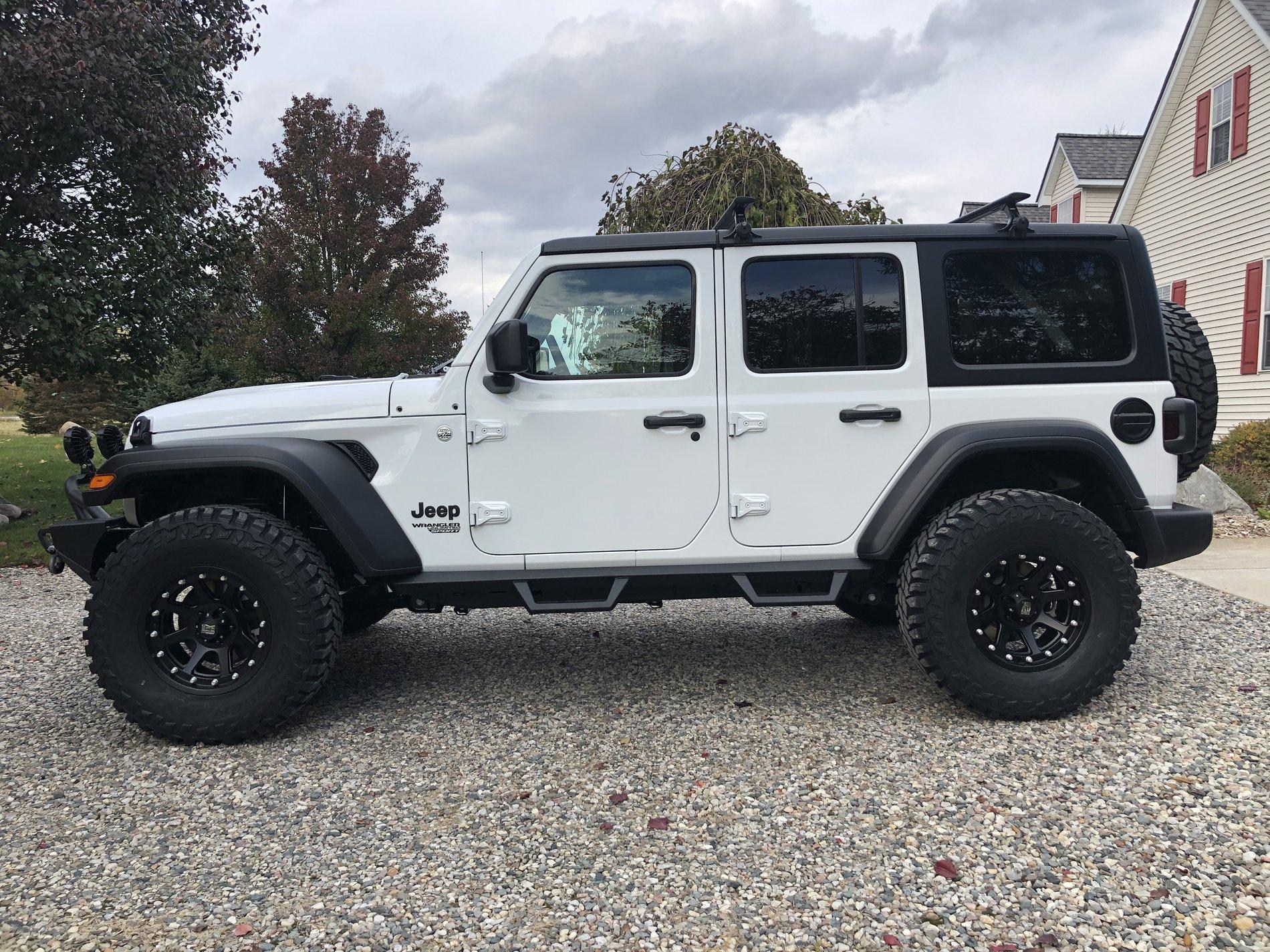 Jeep Wrangler JL Brand New and Going Up! 81620809-96B4-4AB2-A2E2-69F49894B27D
