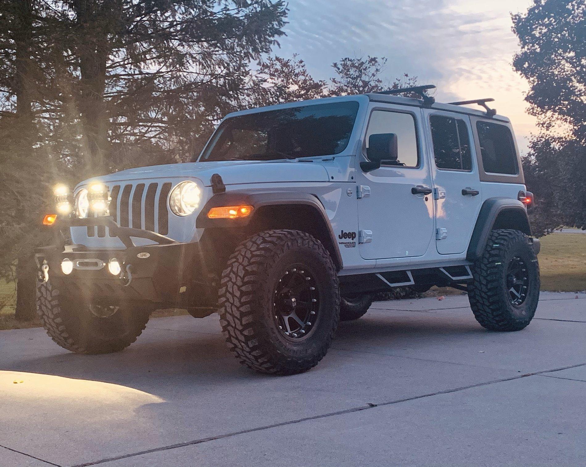 Jeep Wrangler JL Brand New and Going Up! FCD2768A-05BC-4004-B4A5-EBD2F08CC709