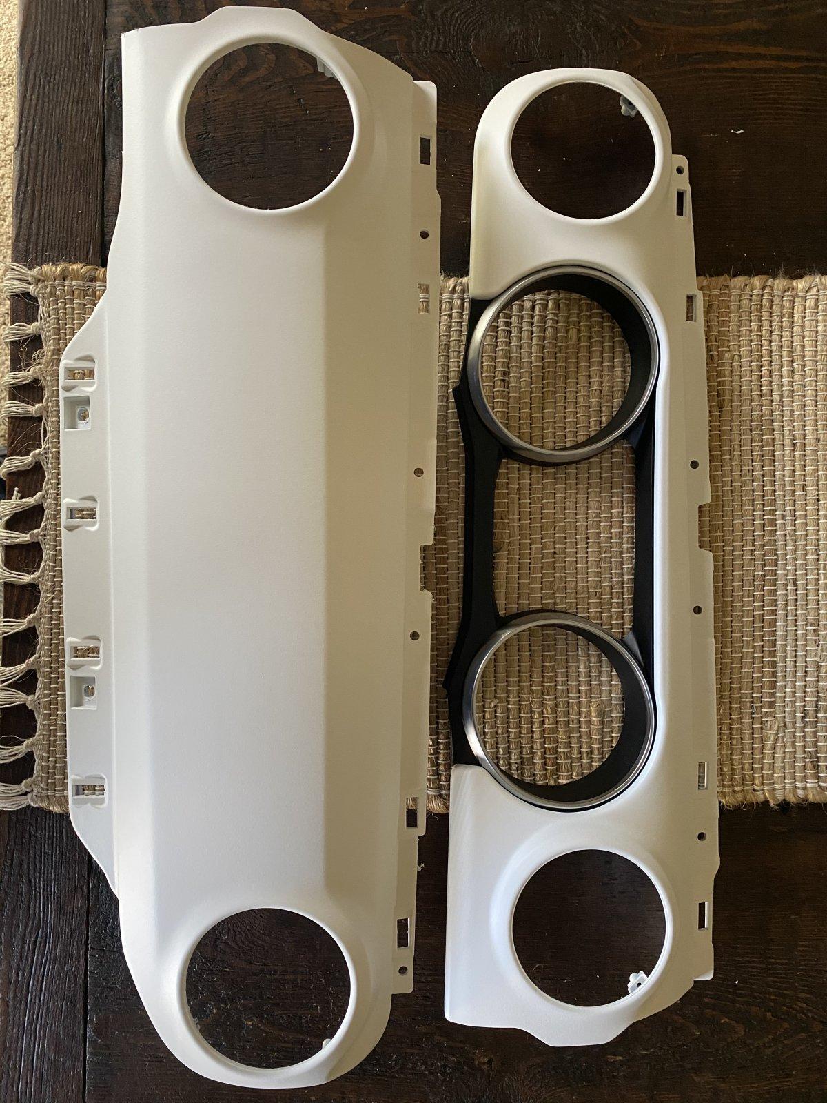 Jeep Wrangler JL Custom White Dash Panels 52346ADC-9BAD-44E7-A678-4431E6970869