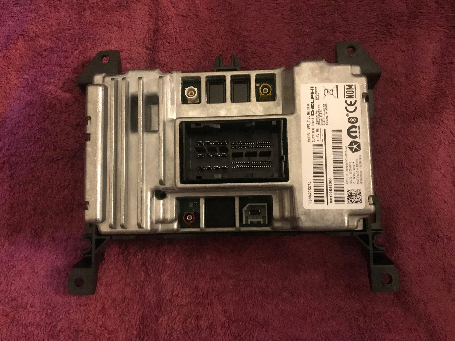 Jeep Wrangler JL 7.0 Uconnect Radio with Bezel and Unlock Code IMG_4518
