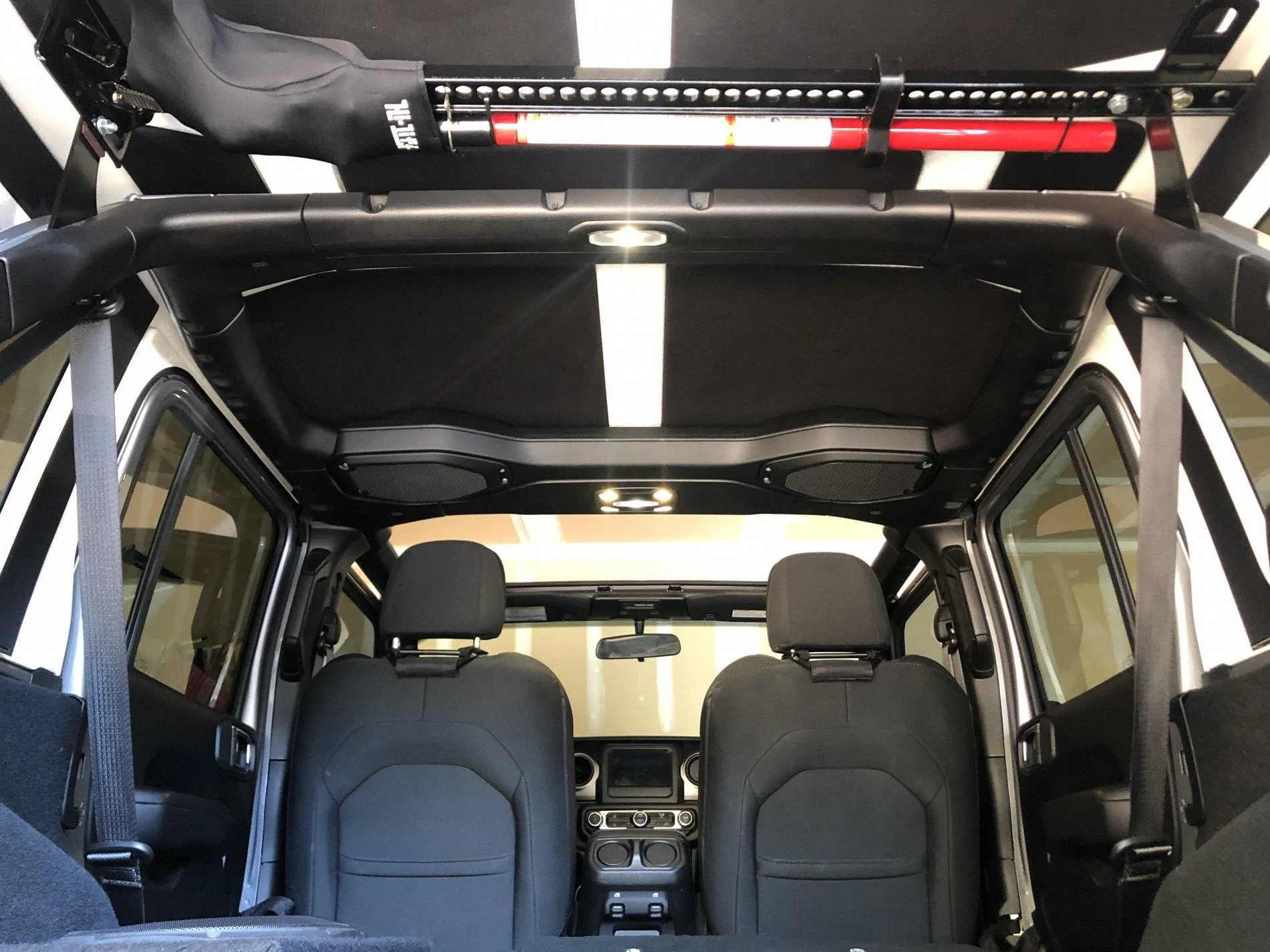 Jeep Wrangler JL Hanging your Dry Cleaning 821EC86B-876C-41F2-B53D-E8BF29AD9997