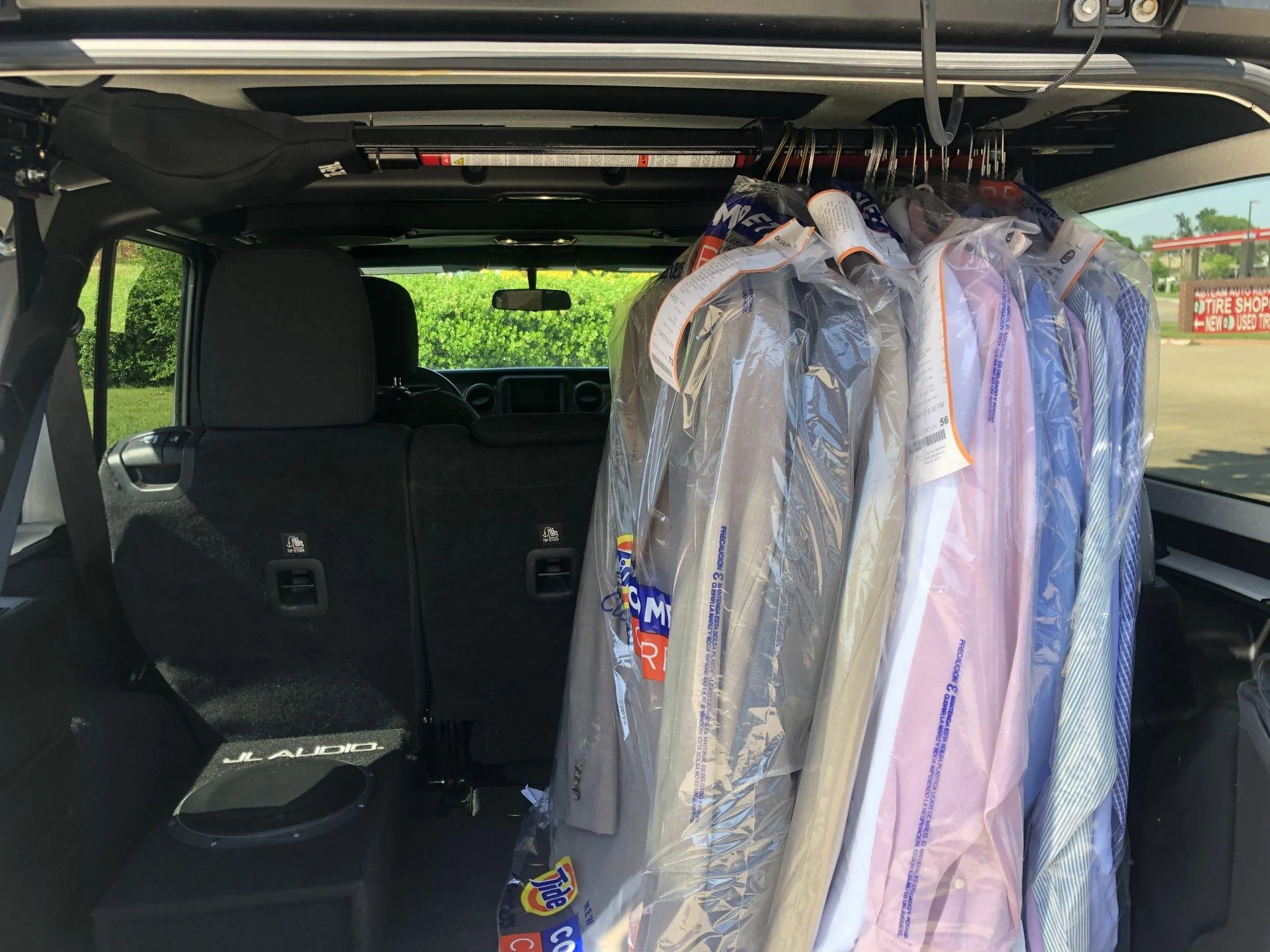 Jeep Wrangler JL Hanging your Dry Cleaning 433544C7-8182-4802-9639-339B3AB8BCEF