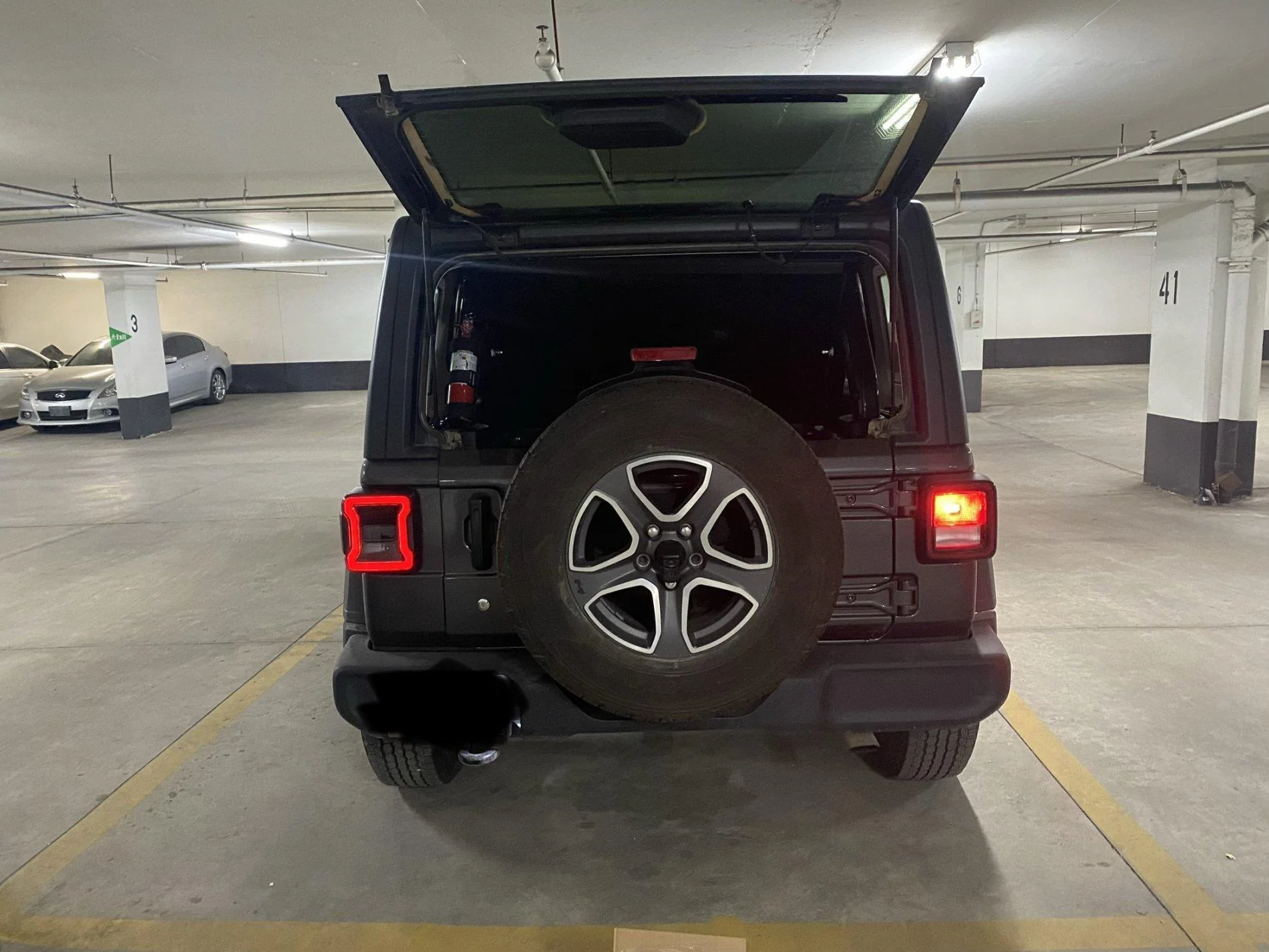Jeep Wrangler JL Quake Blackout LED tail lights??? IMG_5322