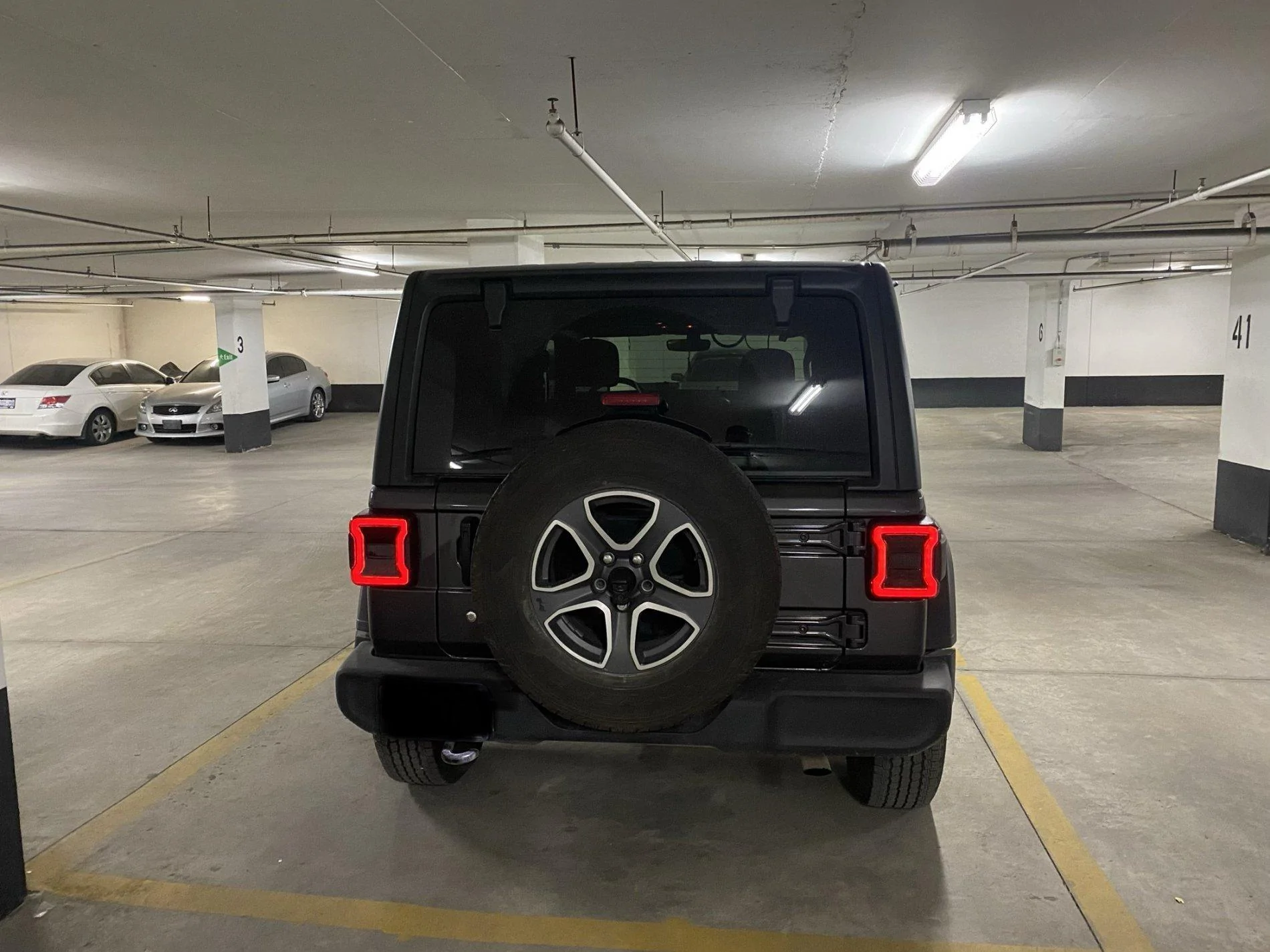 Jeep Wrangler JL Quake Blackout LED tail lights??? IMG_5324