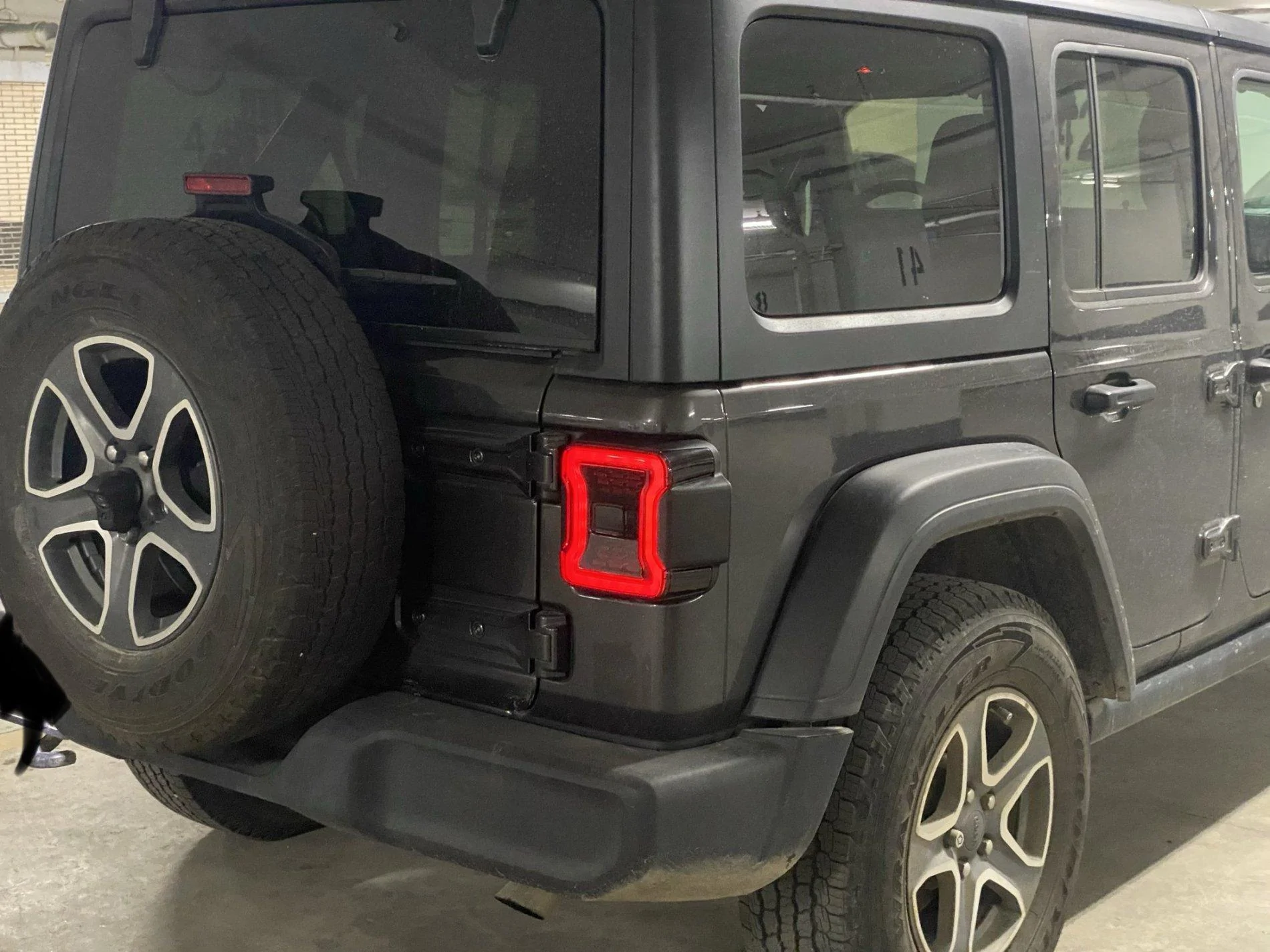 Jeep Wrangler JL Quake Blackout LED tail lights??? IMG_5325