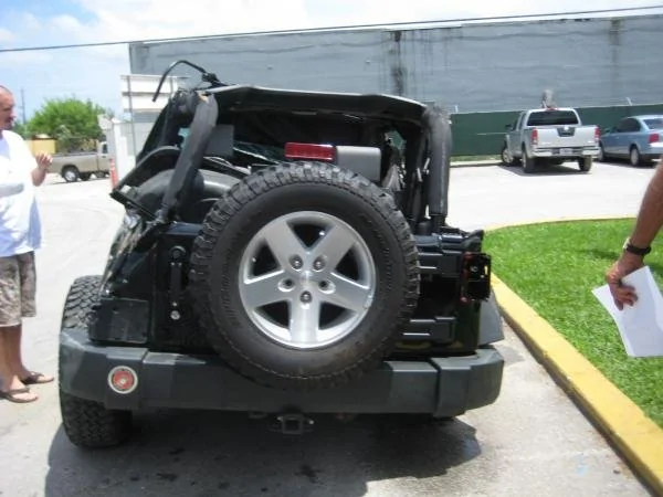 Jeep Wrangler JL Sitting on the overhead speaker bar? 1605183111280