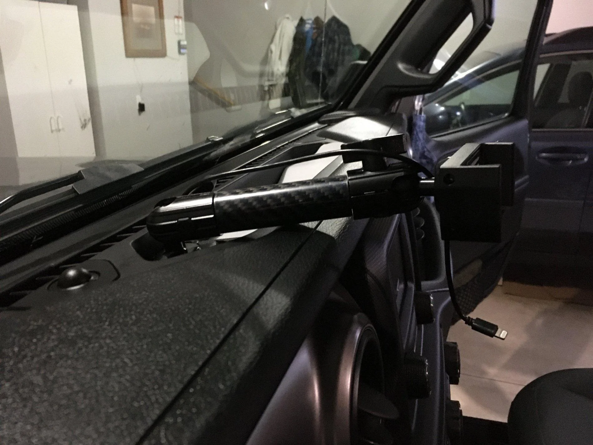 Jeep Wrangler JL Dash Mount Phone Holder IMG_8195