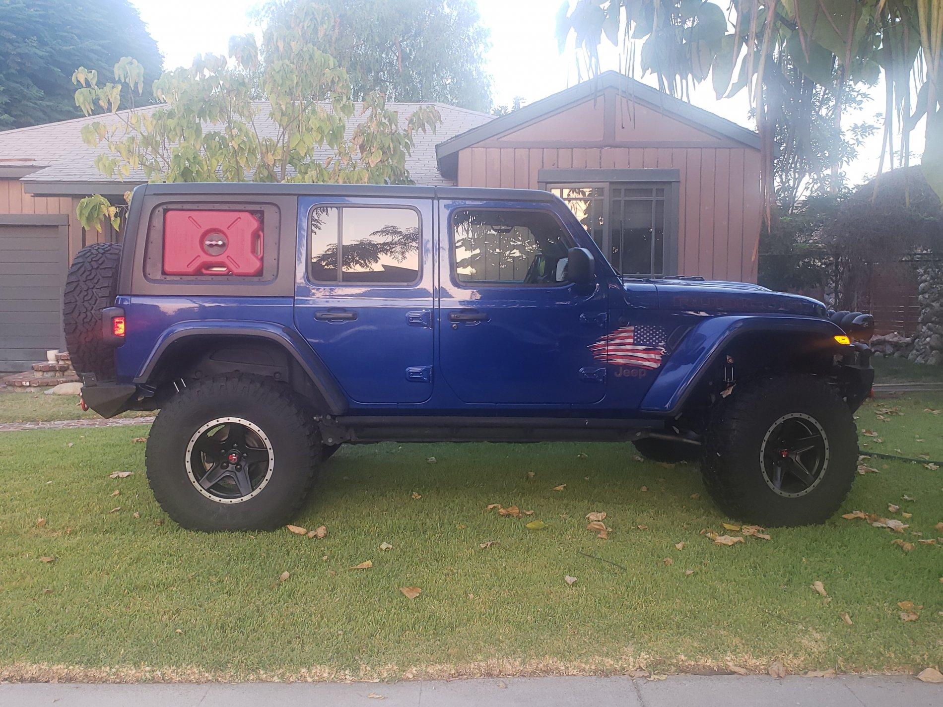Jeep Wrangler JL Rubicon red pin stripes? 20200922_070032