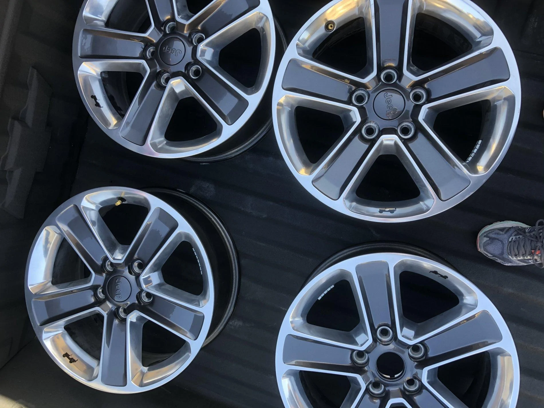 Jeep Wrangler JL 2019 JLU Sahara Wheels 8526957D-7B8F-4F12-85AC-3BA2845E4AB9