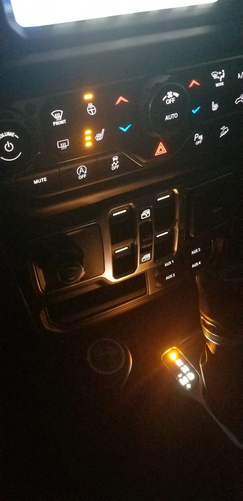 Jeep Wrangler JL Has anyone installed the Mopar Trailer Brake Controller? 20201124_165825