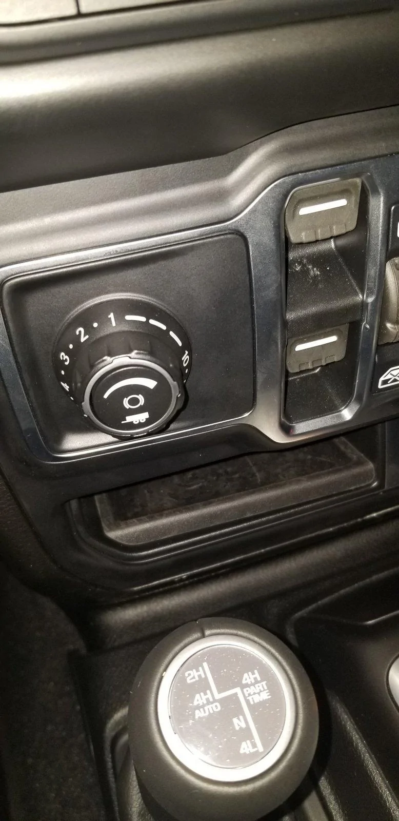 Jeep Wrangler JL Has anyone installed the Mopar Trailer Brake Controller? 20201124_165759