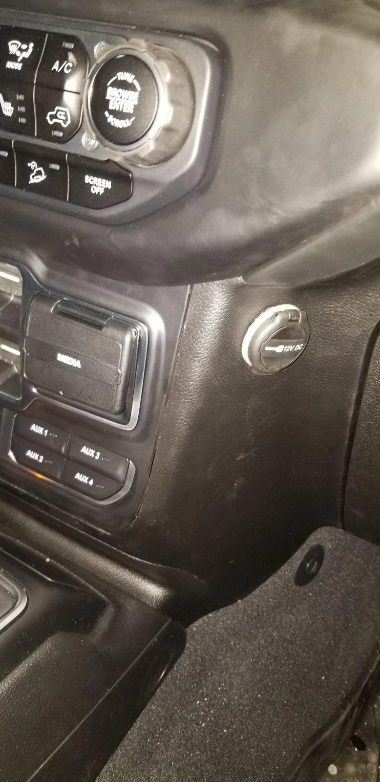 Jeep Wrangler JL Has anyone installed the Mopar Trailer Brake Controller? 20201124_170052