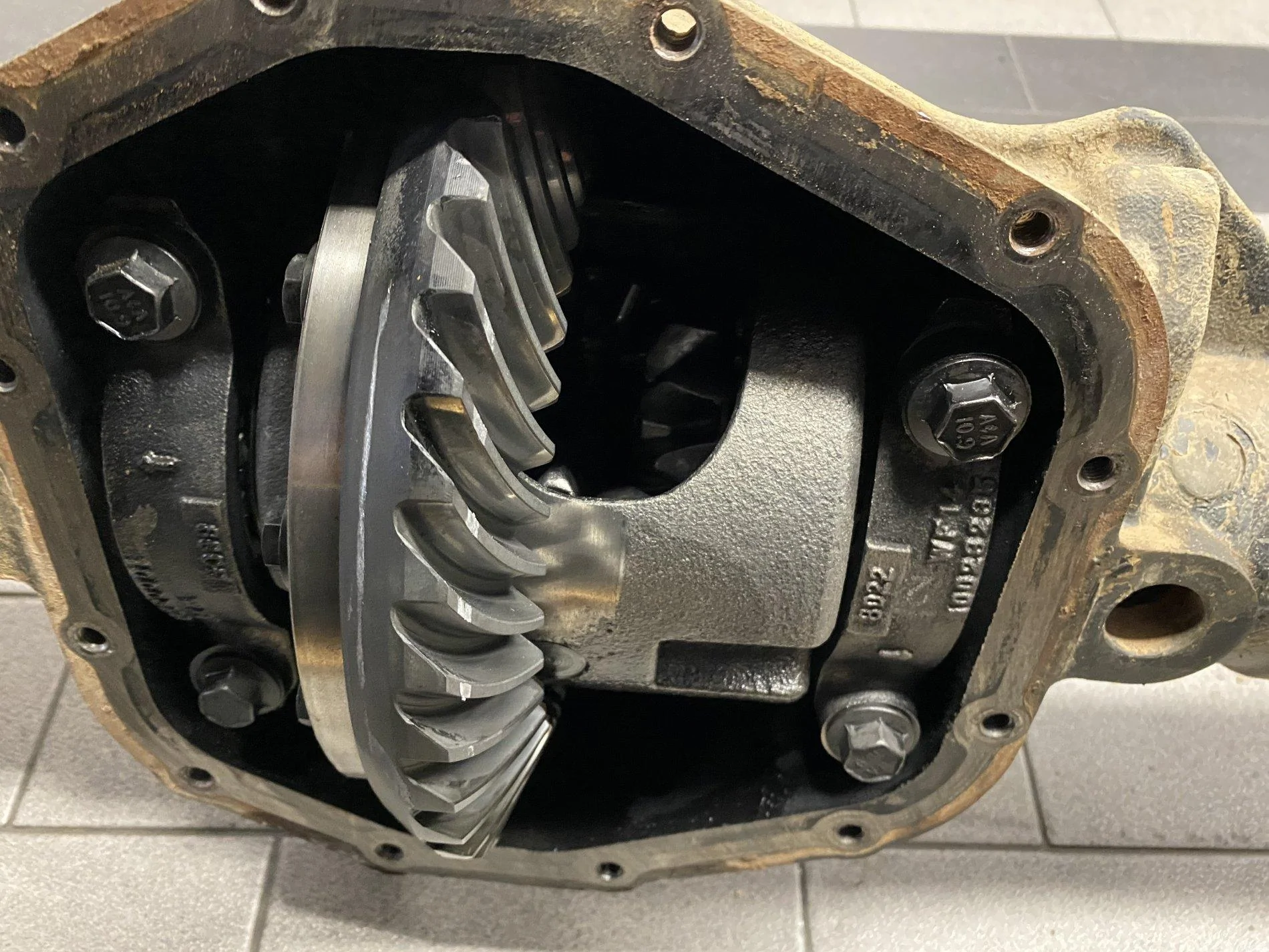 Jeep Wrangler JL Sahara rear axle 242E554B-6C2D-40BA-A9DA-41F949E97FC0