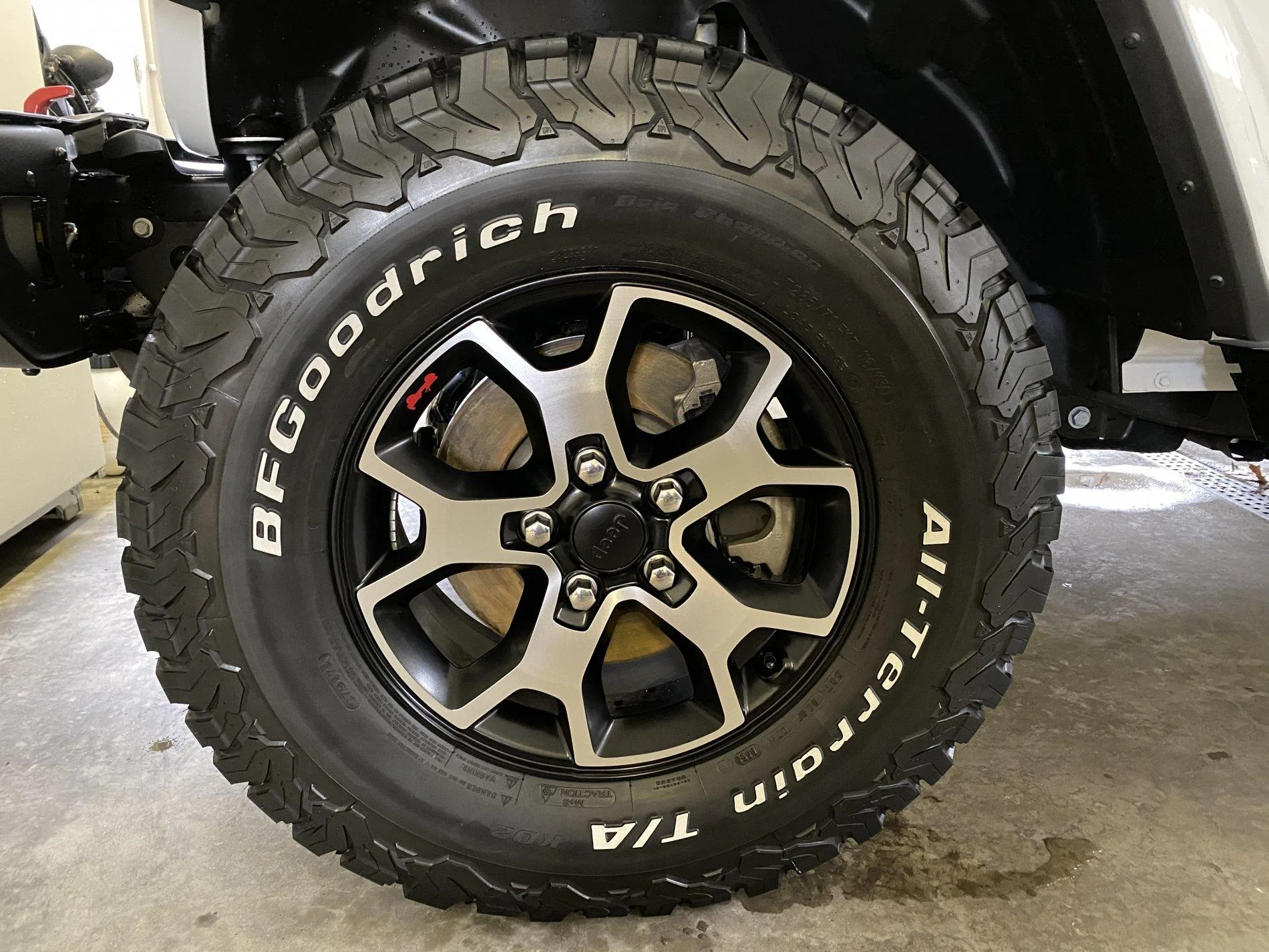 Jeep Wrangler JL Tuff shine tire kit 94C82EE1-BFE4-441C-9E38-4F2226EAE149